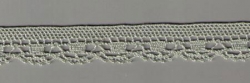 Klöppelspitze 13mm breit, 100% Baumwolle, Grau-Grün, 25 Meter Karte